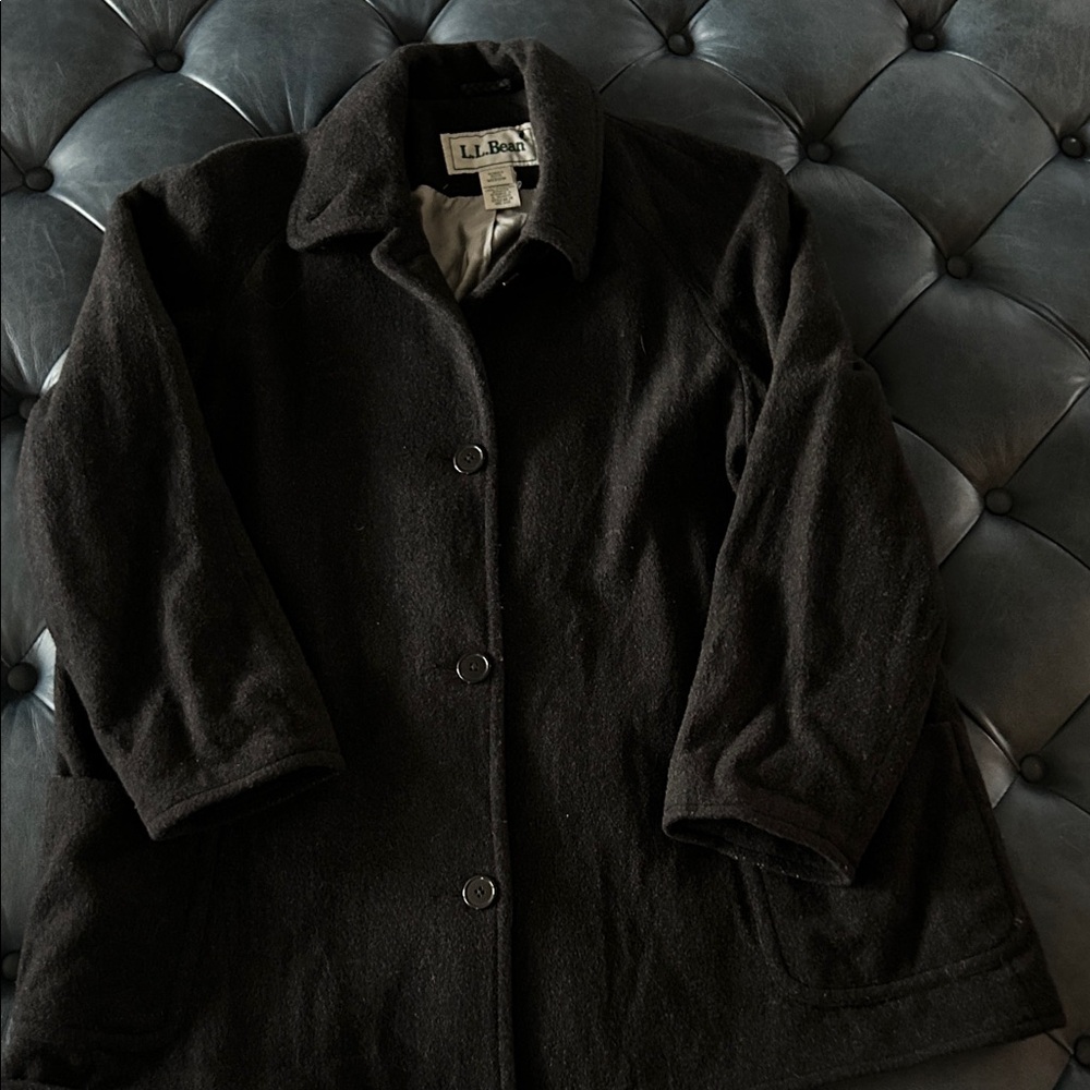 L.L. Bean Women's Black Wool Pea Coat size petite medium.